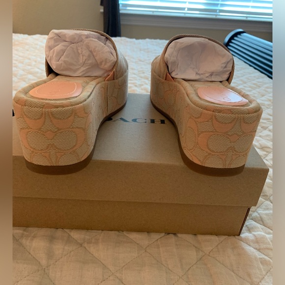 Coach Eloise SIG Sandals size 7.5 - Picture 5 of 6